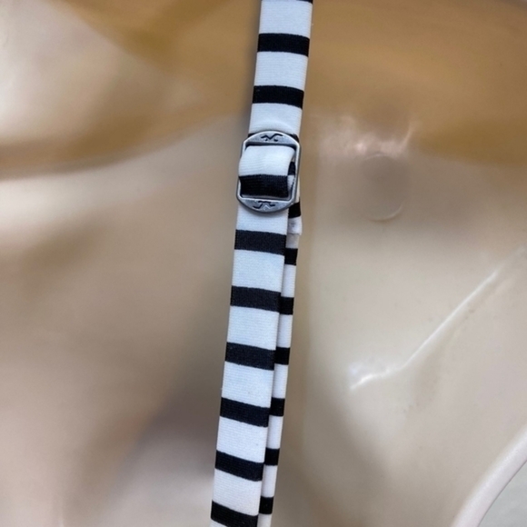 Hollister one pice Swimsuit - Picture 6 of 8